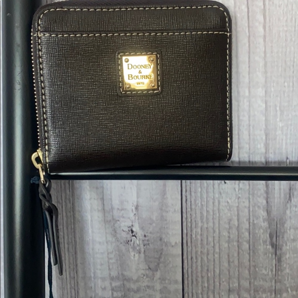 NWT- Dooney & Bourke Small Saffiano Zip Around Wallet, Brown Tmoro